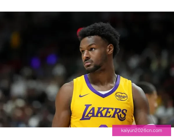 雷迪克称赞球队客场之旅表现出色 布朗尼进步显著令人欣喜